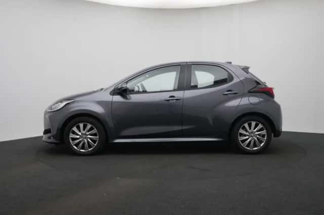 Toyota Yaris (2024) thumbnail 3