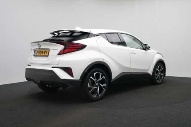 Toyota C-HR (2020) thumbnail 2