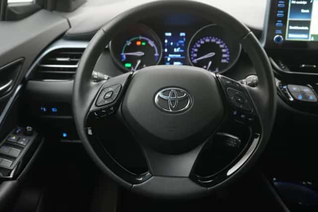 Toyota C-HR (2020) thumbnail 5