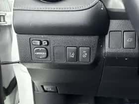 Toyota RAV4 (2018) thumbnail 22