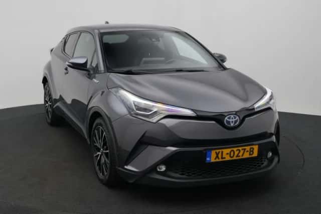 Toyota C-HR (2019) thumbnail 2