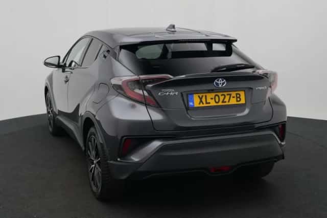 Toyota C-HR (2019) thumbnail 3