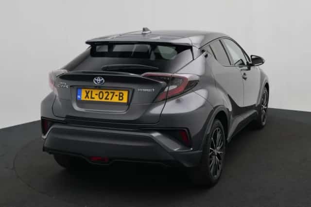 Toyota C-HR (2019) thumbnail 4