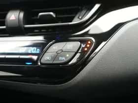 Toyota C-HR (2019) thumbnail 38