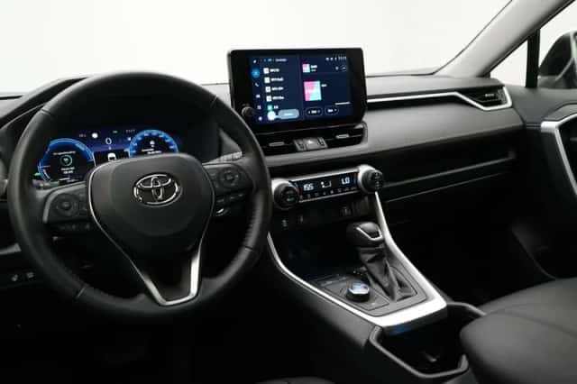 Toyota RAV4 (2023) thumbnail 5