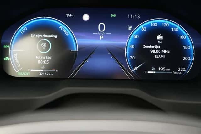 Toyota RAV4 (2023) thumbnail 6