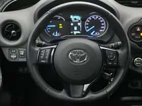 Toyota Yaris (2017) thumbnail 13
