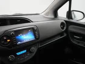 Toyota Yaris (2017) thumbnail 16