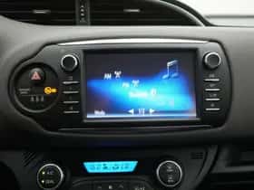 Toyota Yaris (2017) thumbnail 17