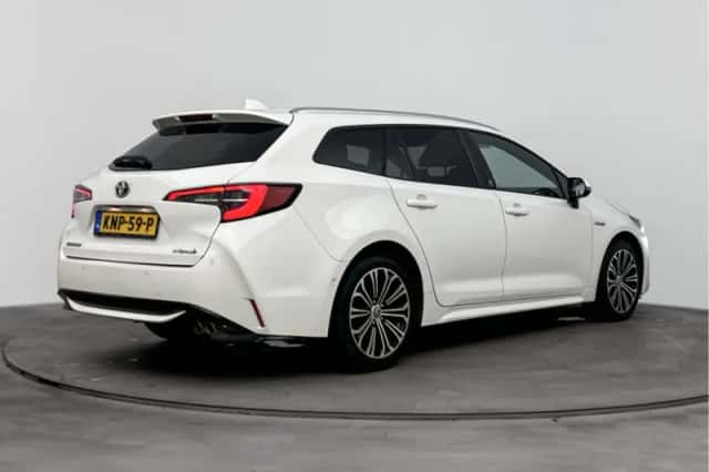 Toyota Corolla_Touring_Sports (2021) thumbnail 2