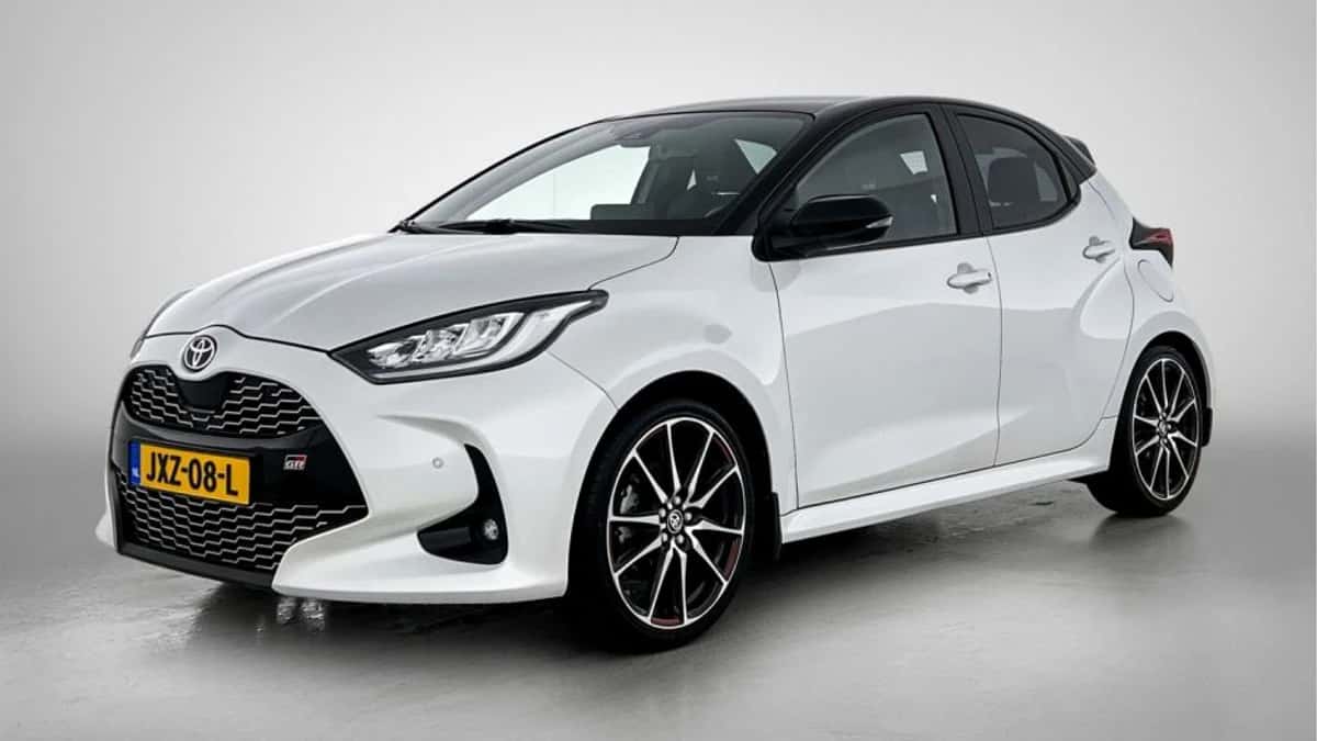Toyota Yaris (2023) — foto 1
