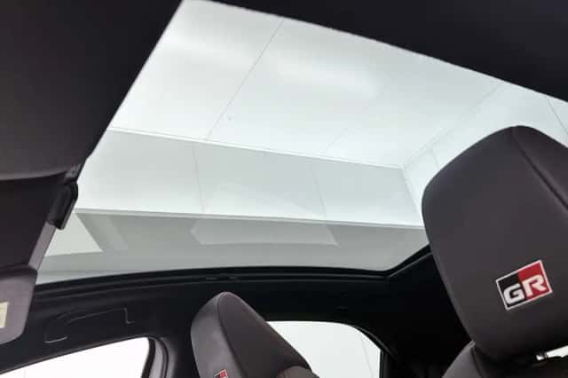 Toyota Yaris (2023) thumbnail 4