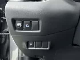 Toyota C-HR (2019) thumbnail 22