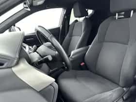 Toyota C-HR (2019) thumbnail 7