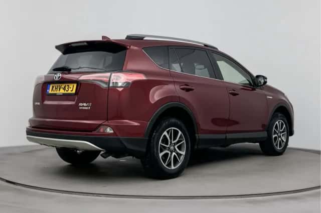 Toyota RAV4 (2018) thumbnail 2