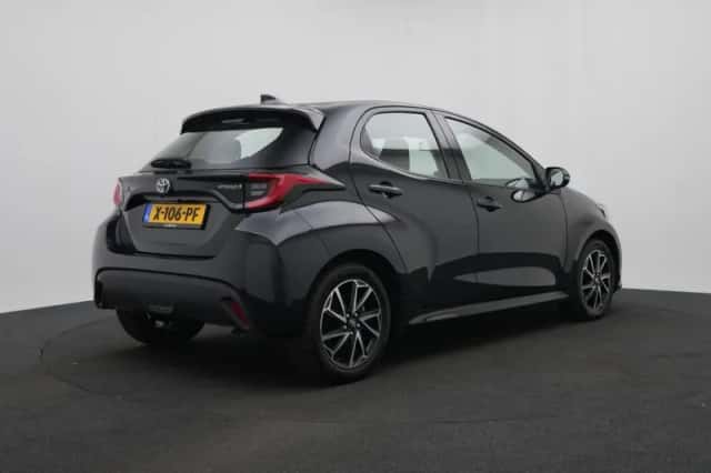Toyota Yaris (2024) thumbnail 2