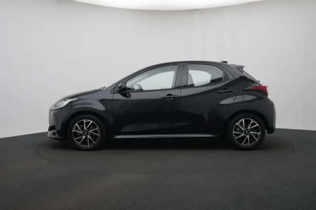 Toyota Yaris (2024) thumbnail 3