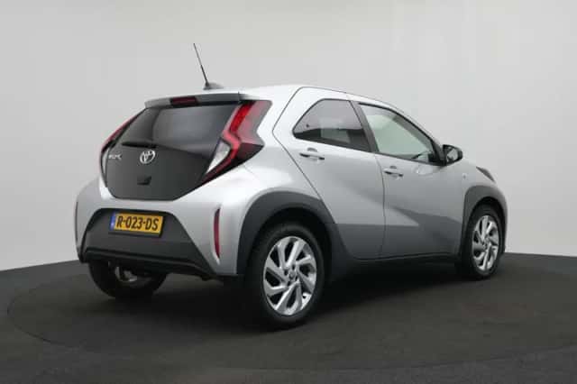 Toyota Aygo (2022) thumbnail 2