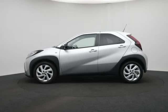 Toyota Aygo (2022) thumbnail 3