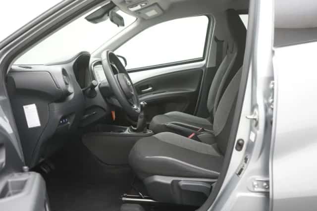 Toyota Aygo (2022) thumbnail 6