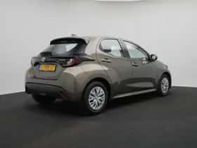Toyota Yaris (2021) thumbnail 5