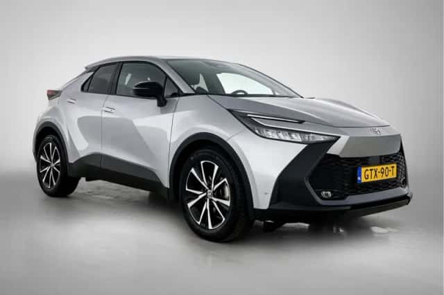 Toyota C-HR (2025) thumbnail 2