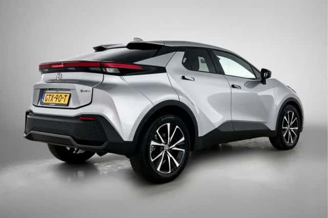 Toyota C-HR (2025) thumbnail 3
