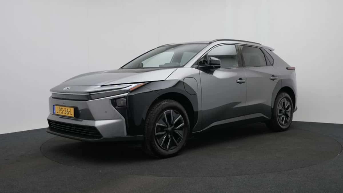 Toyota bZ4X (2026) — foto 1
