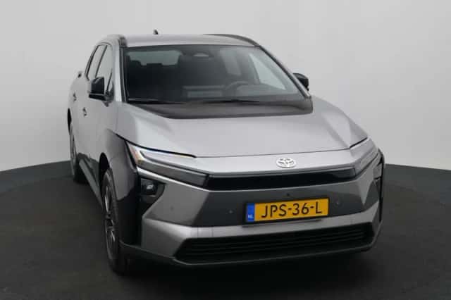 Toyota bZ4X (2026) thumbnail 2