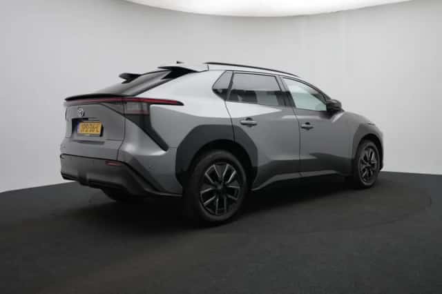 Toyota bZ4X (2026) thumbnail 3
