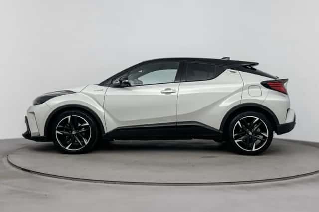Toyota C-HR (2021) thumbnail 3