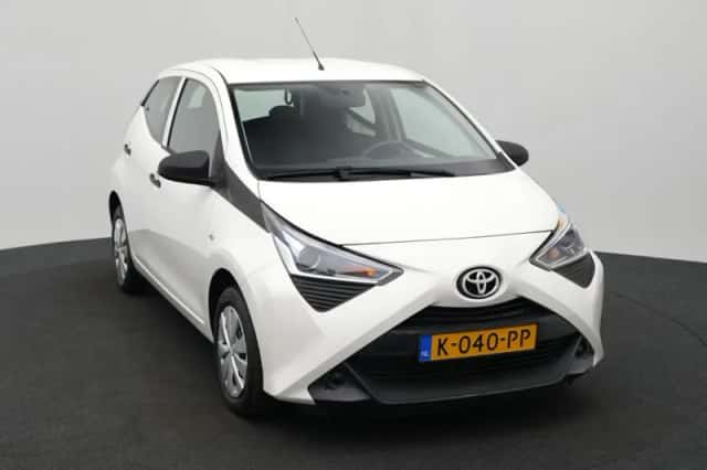 Toyota Aygo (2021) thumbnail 2