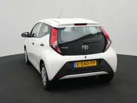 Toyota Aygo (2021) thumbnail 3