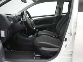 Toyota Aygo (2021) thumbnail 8
