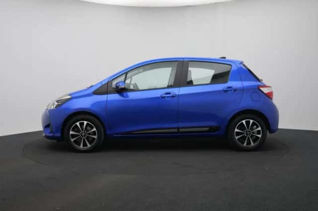 Toyota Yaris (2017) thumbnail 3
