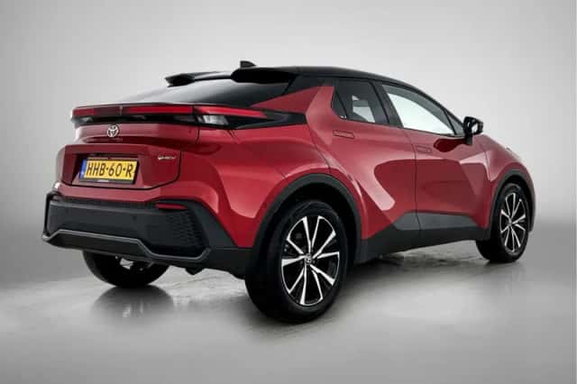 Toyota C-HR (2025) thumbnail 3