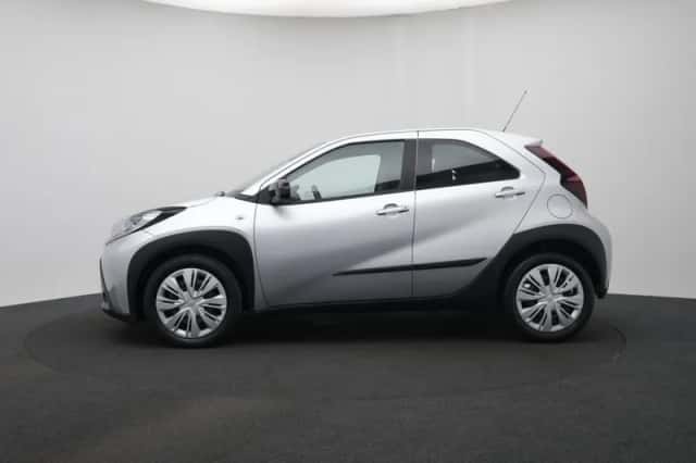 Toyota Aygo (2022) thumbnail 3