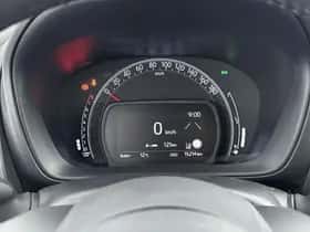 Toyota Aygo (2022) thumbnail 6