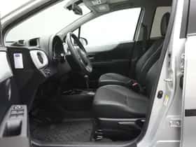 Toyota Yaris (2014) thumbnail 8