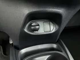 Toyota Yaris (2018) thumbnail 21