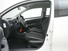 Toyota Aygo (2020) thumbnail 8