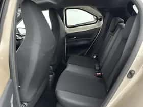 Toyota Aygo (2022) thumbnail 8
