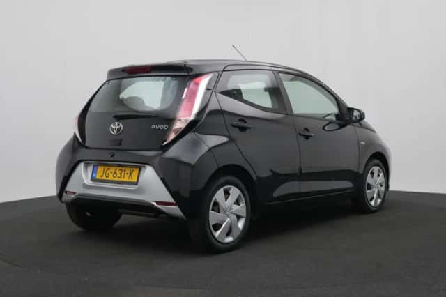 Toyota Aygo (2016) thumbnail 2