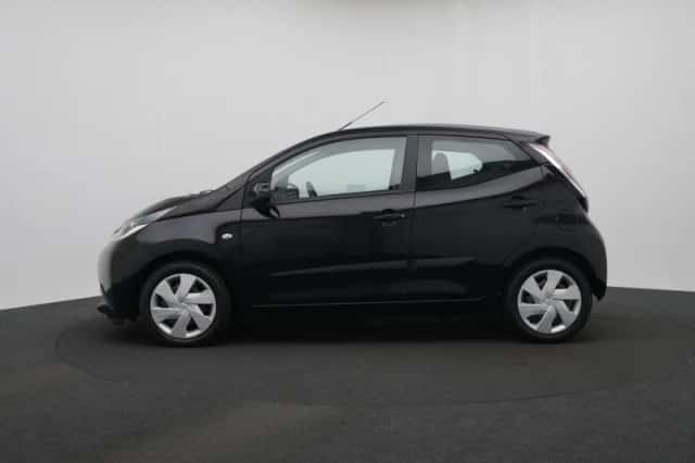 Toyota Aygo (2016) thumbnail 3