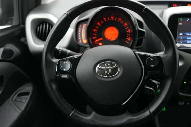 Toyota Aygo (2016) thumbnail 5