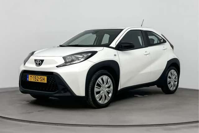 Toyota Aygo (2023) thumbnail 1