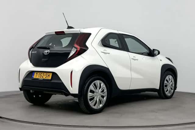 Toyota Aygo (2023) thumbnail 2