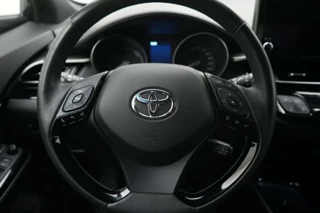 Toyota C-HR (2022) thumbnail 5