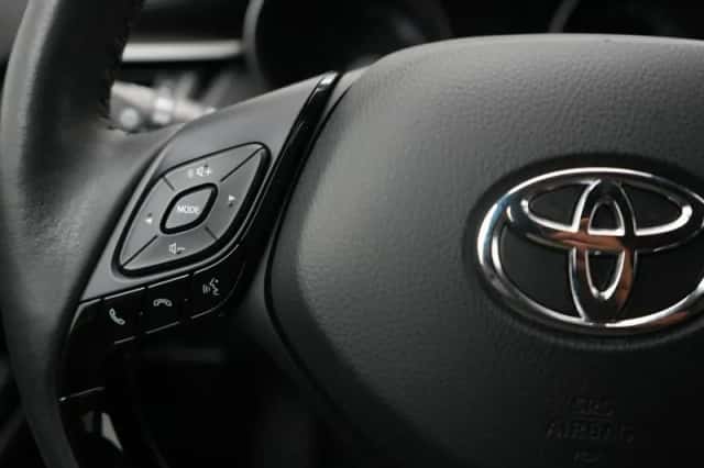 Toyota C-HR (2022) thumbnail 6