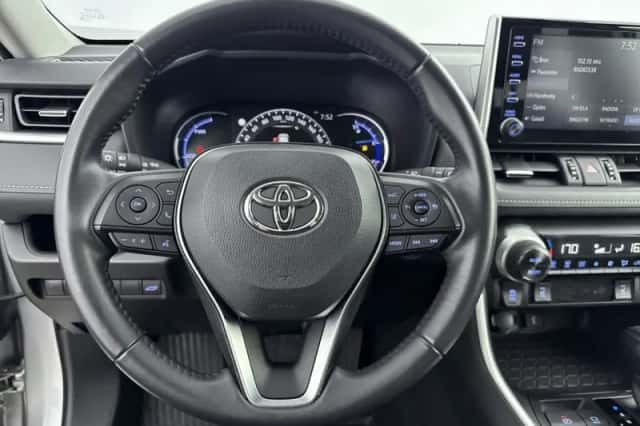 Toyota RAV4 (2020) thumbnail 6